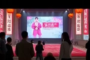 行车记录仪画面截图，右下角显示暴雨时间码